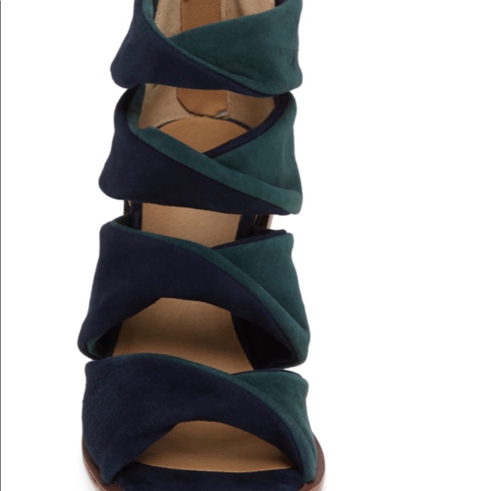 Brand New Women’s M4D3 very hot shoe! Size 7.
